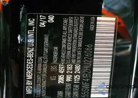 2017 Mercedes-Benz C 300 z USA, uszkodzony, nr VIN 55SWF4JB2HU226066